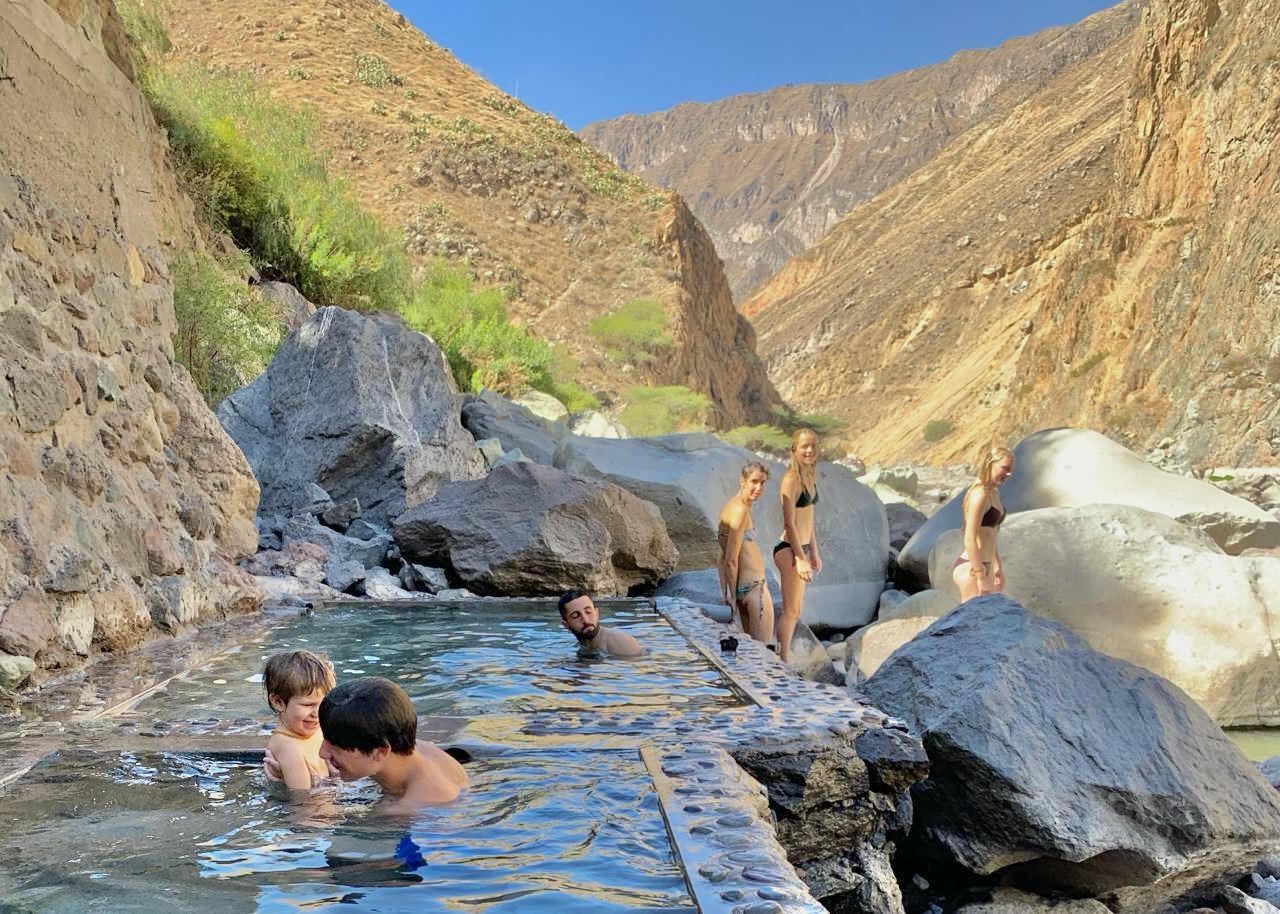 Gezin-in-warmwaterbad